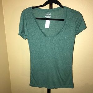 🔴 Wet seal v neck tee